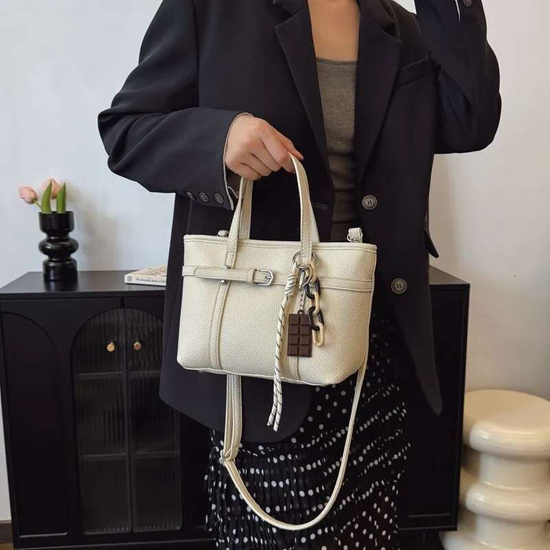 Elegant Retro Clutch Bag Designer Leather Crossbody Purse With Letter Women's Party Night Solid Color Accessory
