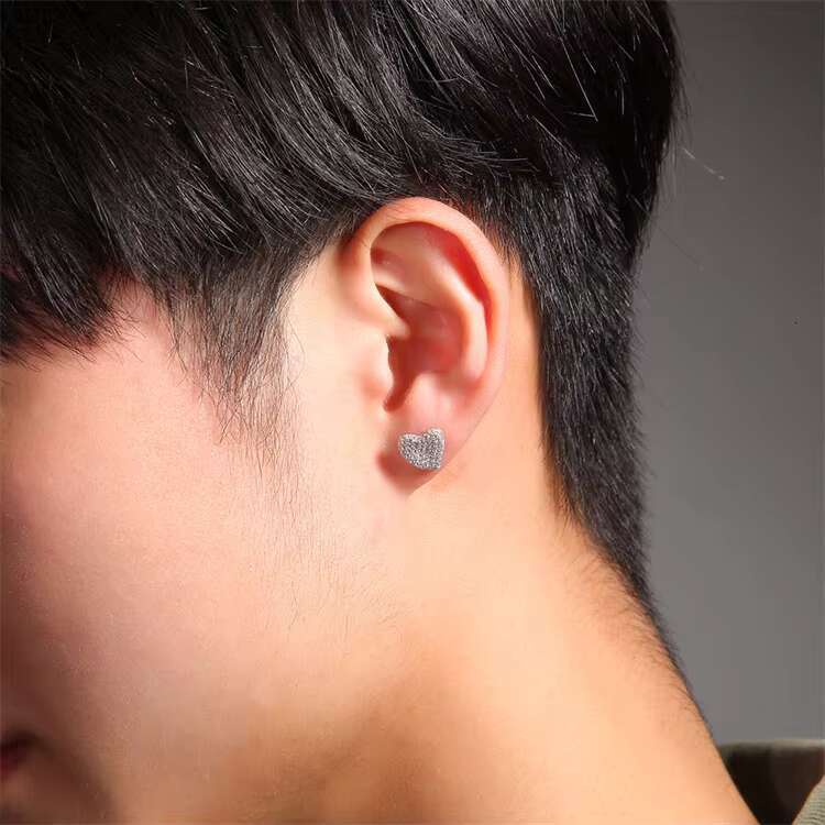 Hot Design Iced Out CZ Heart Shape Screw Back Stud Earrings 925 Silver Hip Hop Moissanite Stud Earrings for Girls