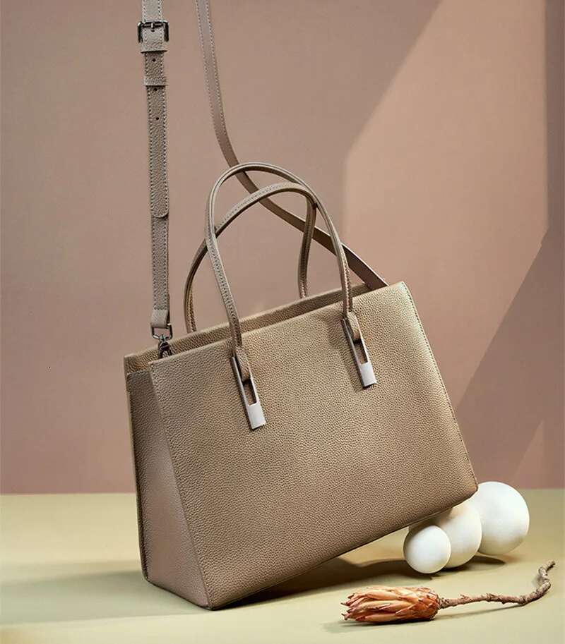 2025 Trendy Real Genuine Leather Tote Bags Designer Women's Elegant Handbags New Fashion Cowhide Shoulder Bag