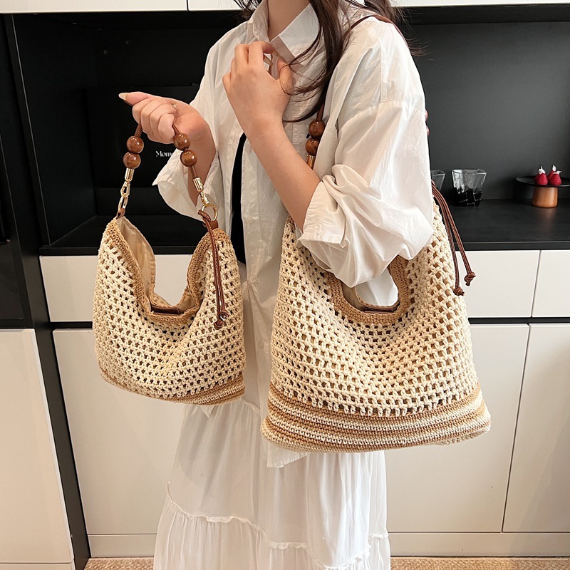 Beach vacation straw for women's 2025 summer new commuting shoulder crossbody bag, hollowed out woven tote bag
