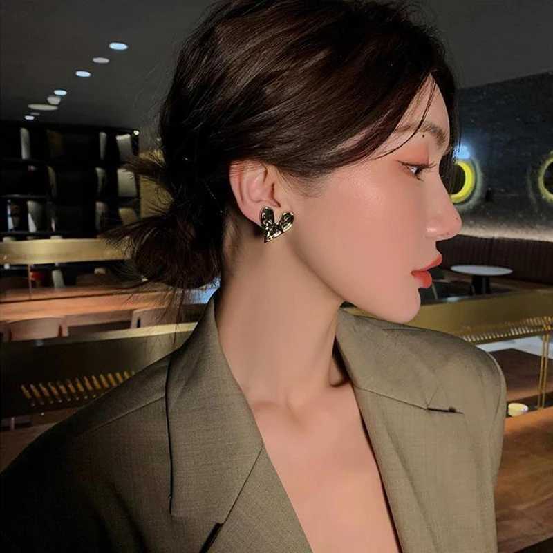 Korean Design Sense Concave Convex Uneven Gold Heart Clip on Earrings Fashion Unusual Accessories for Womens Party Jewelry Y250510