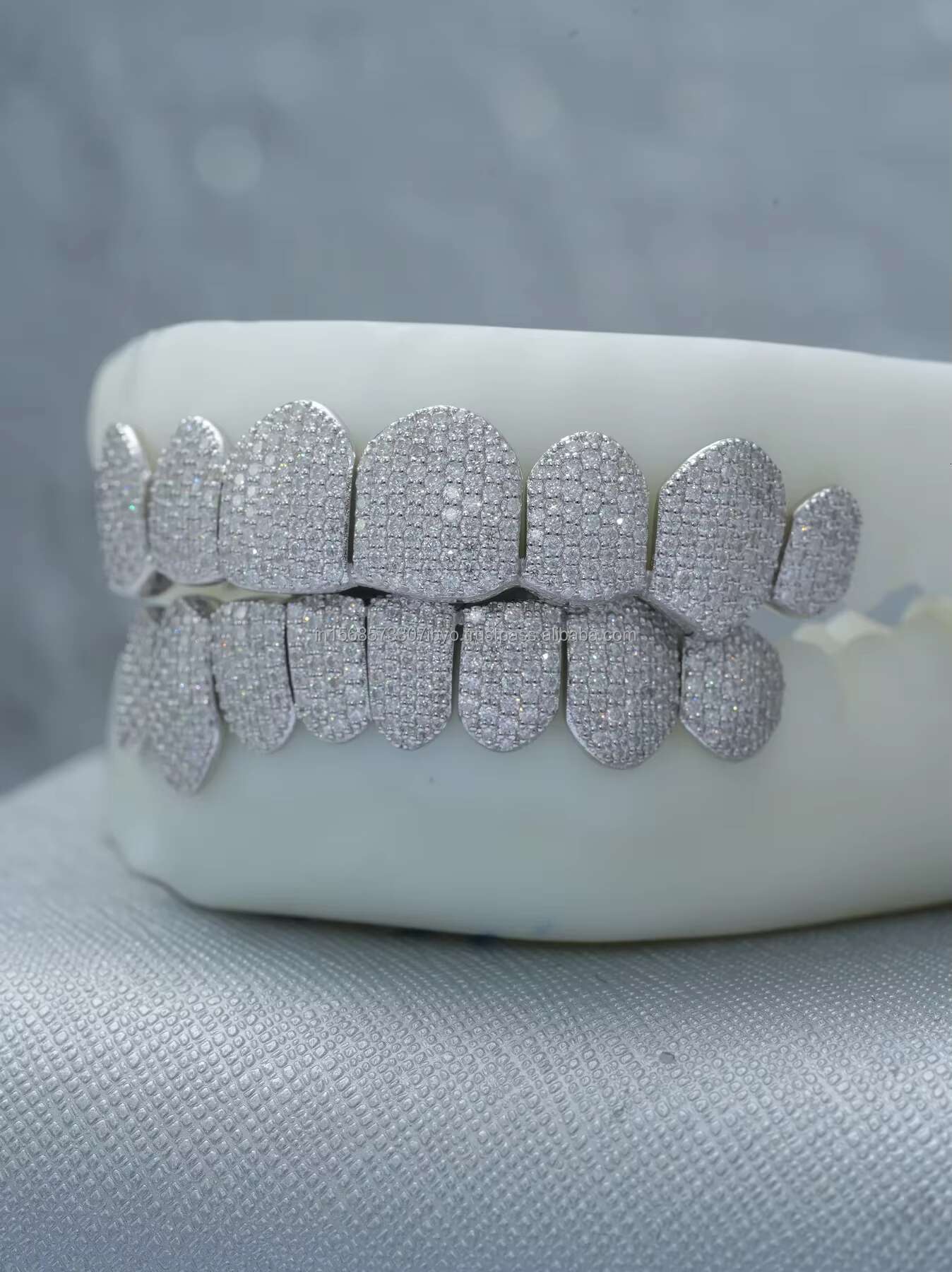 Factory Custom S925 Silver 10K 14K 18K Solid Gold Grillz Teeth Iced Out VVS Moissanite Lab Natural Diamond Grillz for Teeth