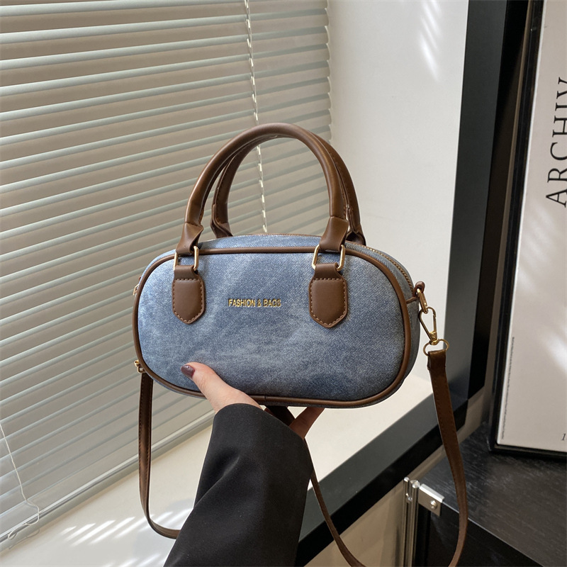 Fashion contrasting hand-held small square women's 2025 summer new item light luxury western-style shoulder commuting crossbody bag