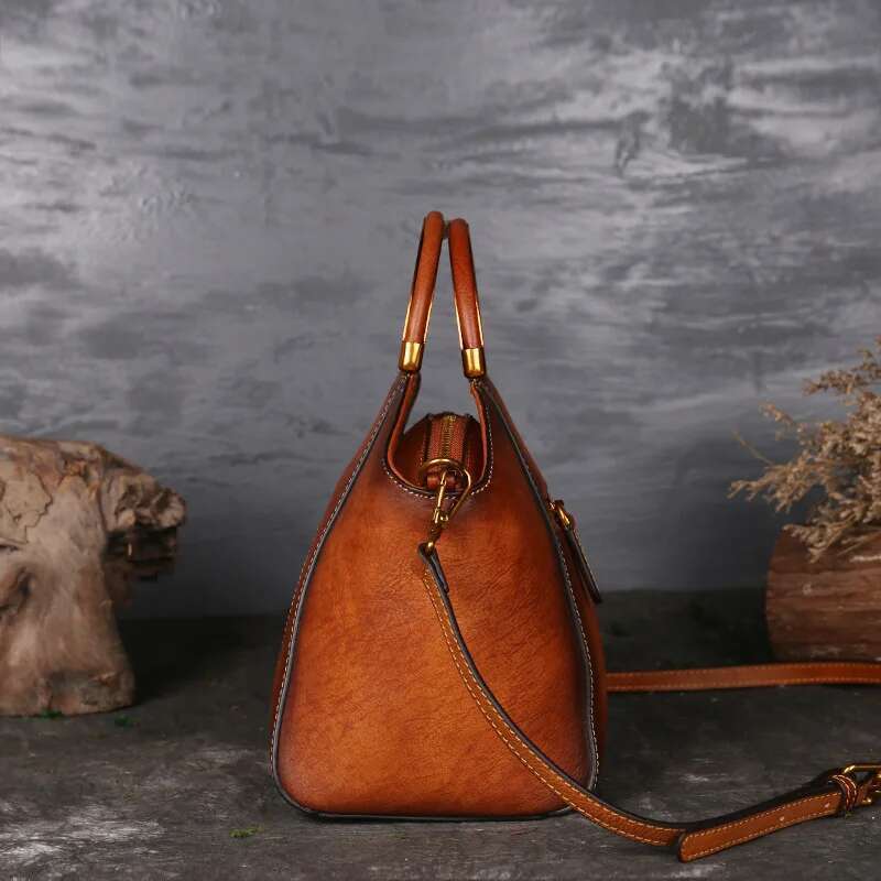 Designer Bag 2025 Genuine Emed Leather Messenger Top Handle Bag Retro Handbag Totem Pattern High Quality Natural Skin Women Shoulder Tote Bags Luxury 