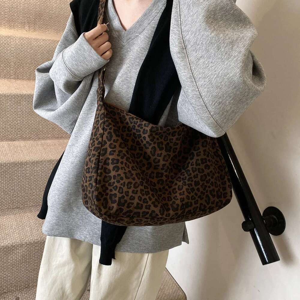 Trendy Casual Soft Textile Women's Shoulder Large Capacity Leopard Print Female Retro Crossbody Bag For Commute Outings