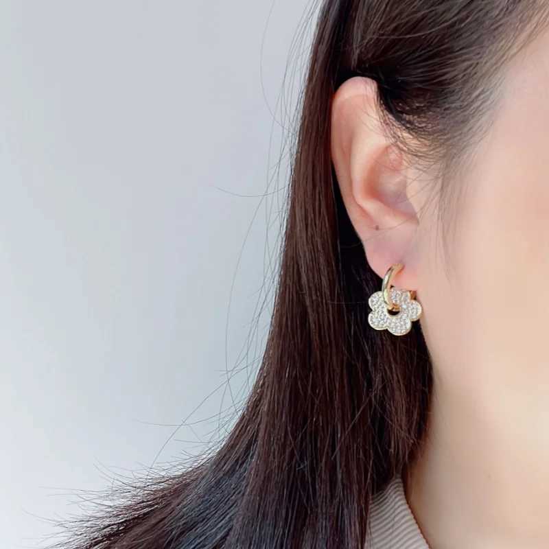 South Korea new design fashion jewelry 14K gold plated zircon five-petal flower earrings elegant womens daily work accessories Y250510