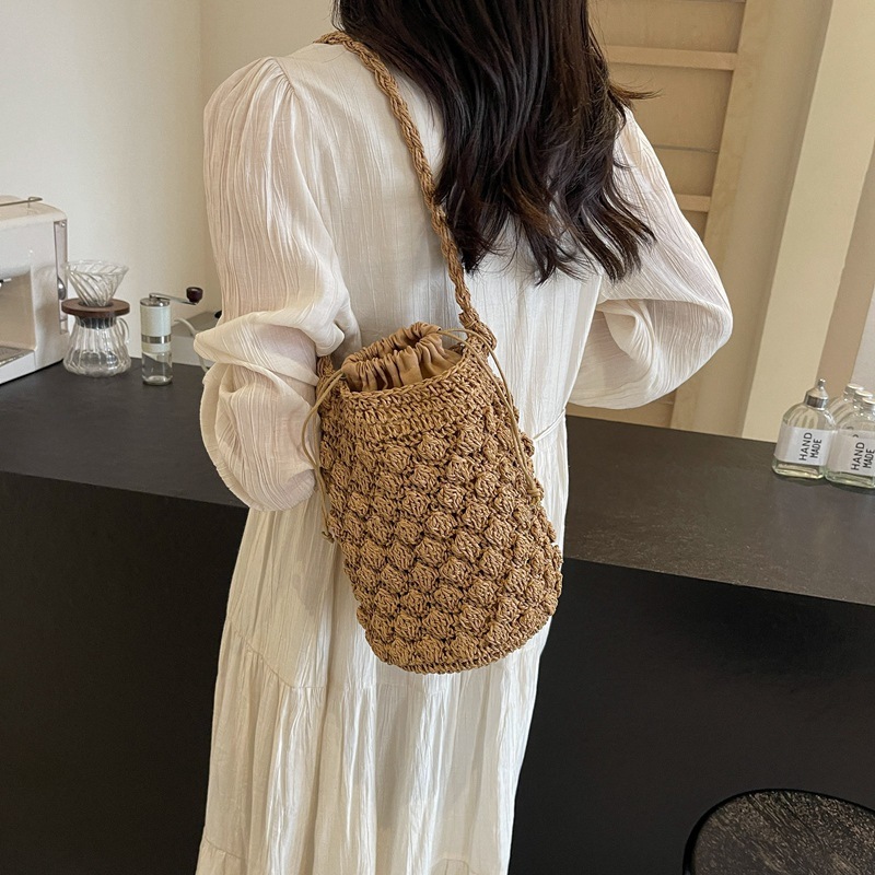 New cylindrical hand-held niche cute water bucket straw woven bag, beach vacation and leisure women's bag