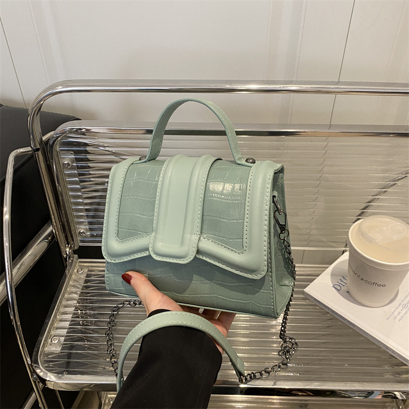 Simple hand-held small square women's 2025 summer new style light luxury western-style shoulder commuting crossbody bag