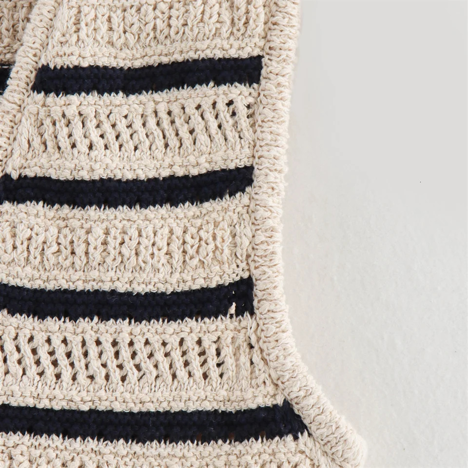 PB ZA2024 Autumn Womens Fashion Warm and Slim Fit Casual Vneck Striped Splicing Tank Top 250506