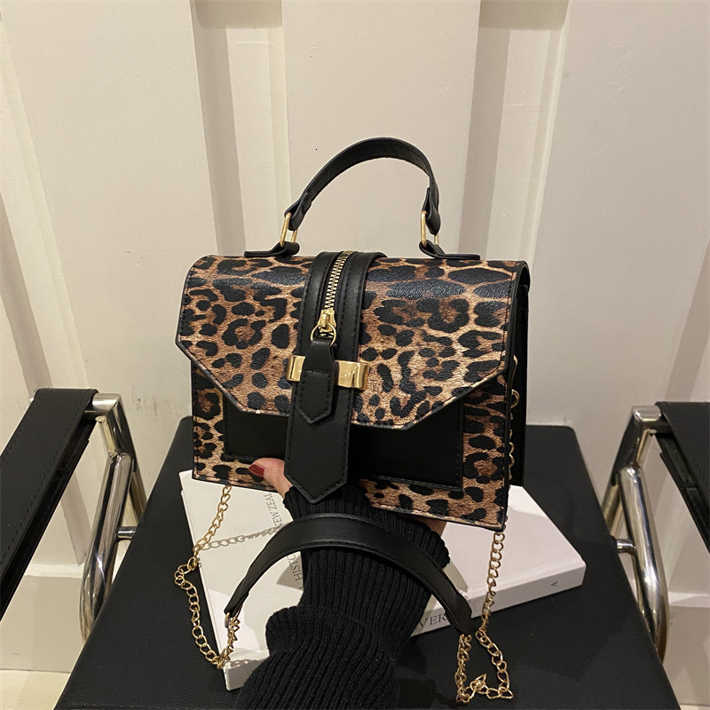 Free Delivery Designer Bag Winter Women's 2025 New Trendy Korean Version Leopard Print Hand Held Shoulder Versatile Chain Diagonal Span Small Squ