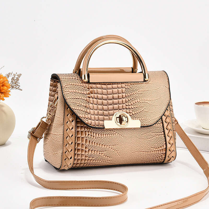 Light luxury internet celebrity, high-end trend, one shoulder crossbody handbag, women's 2025 new fashionable and versatile, niche