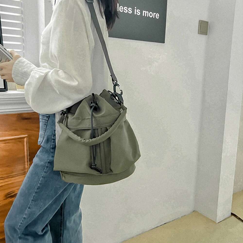 Fashion Drawstring Pleated Bucket Lightweight Causal Nylon Shoulder Bag Large Capacity Crossbody Bags Women Portable Handbag