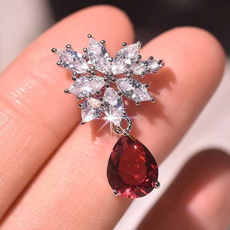 Huitan Gorgeous Women Wedding Dangle Earrings Red Water Drop Cubic Zirconia Noble Bridal Marriage Party Earring Trendy Jewelry Y250510