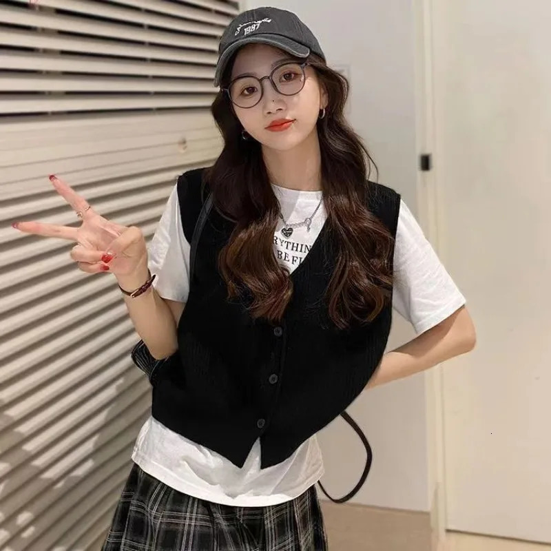 Knitted vest womens coat spring and autumn Camisol layered fashionable sleeveless sweater jacket 250506