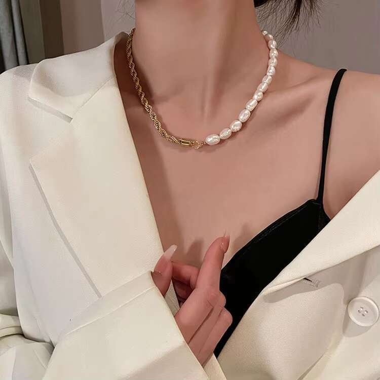 Fashion women's jewelry pearl pendant splicing stainless steel twisted gold-plated hip-hop necklace trend simple collarbone chain