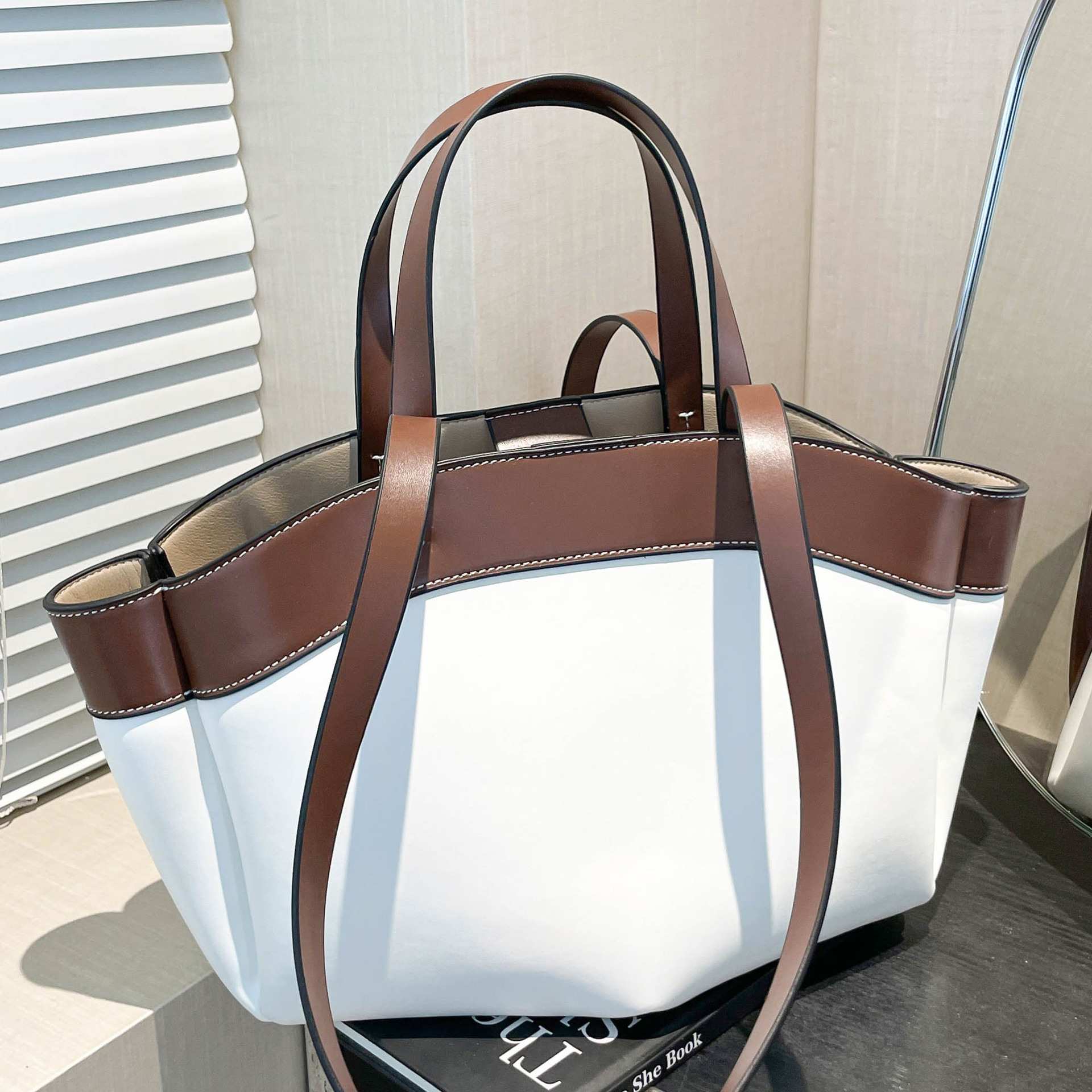 2025 Spring/Summer New Korean - Style Women's Large Capacity Tote Bag, Free Shipping Versatile Shoulder Bag for Commuting/Shopping
