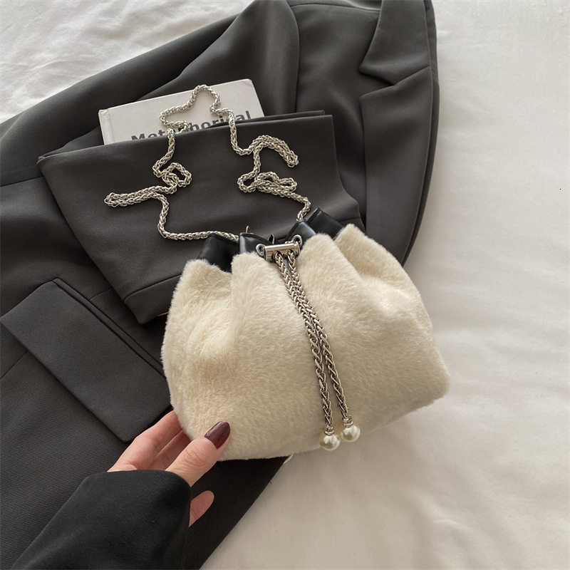 Designer Bag Luxury Bag Free Delivery Designer Bag Niche Fashion Winter For Women 2025 New Personalized Trendy Bucket Beautiful Crossbody Casual Bag