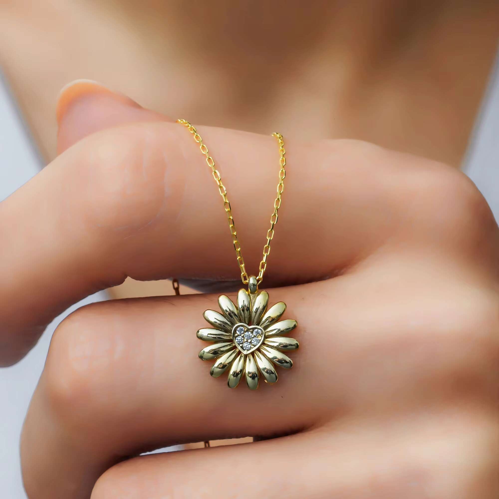 pure sier daisy pendant necklace paired with zircon stone female gift