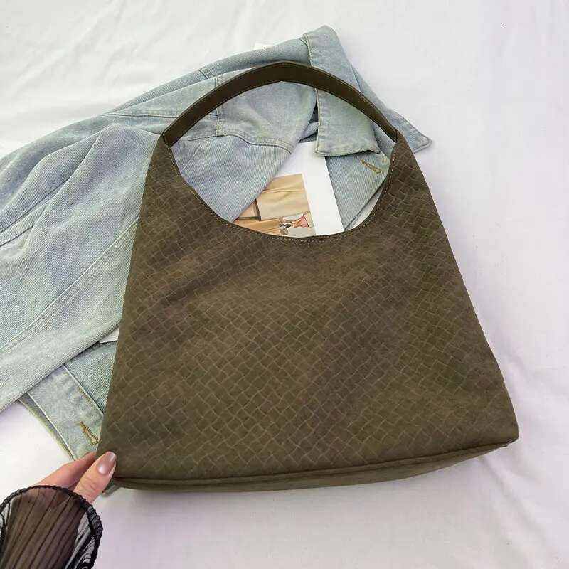 Large-capacity soft-faced woven female serpentine lazy style shoulder small tot bag