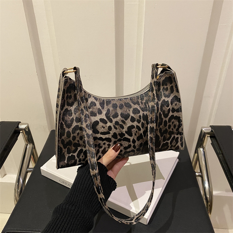 Style Free Delivery Designer Bag 2025 Korean Edition Trendy Western Style Handheld Women's Fashion Leopard Pattern Single Shoulder Underarm Frenc