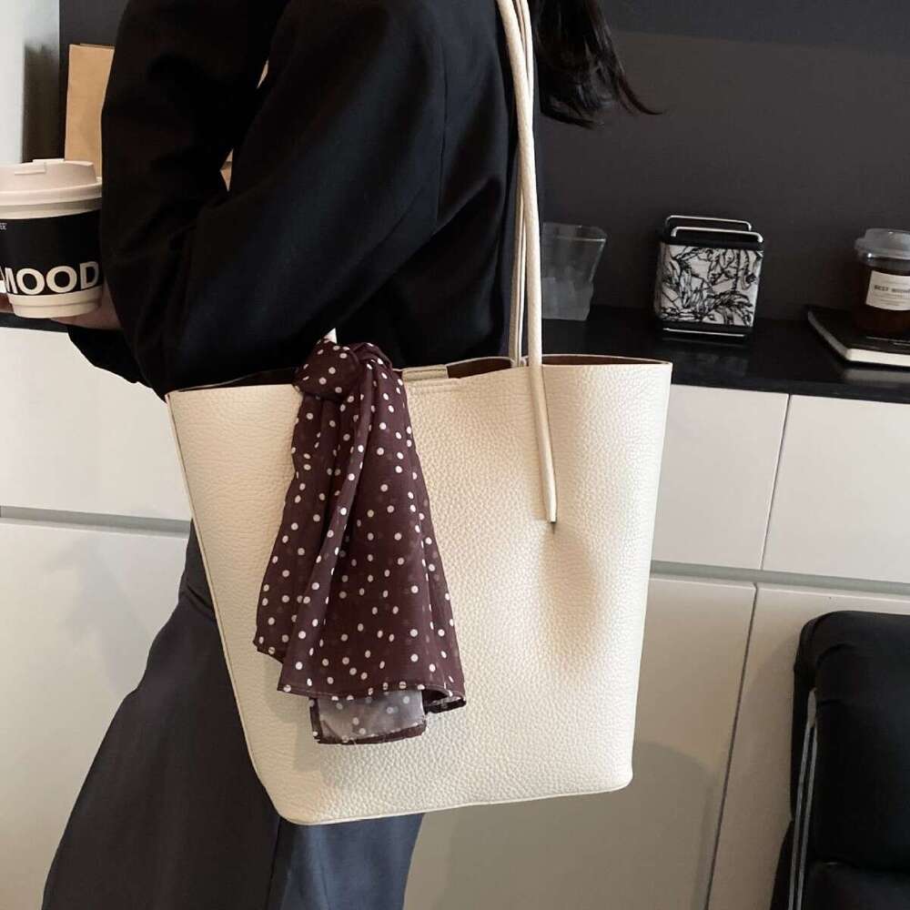 Large capacity tote bag for women in the spring of 2025, trendy and simple one shoulder underarm bag, popular among internet celebrities