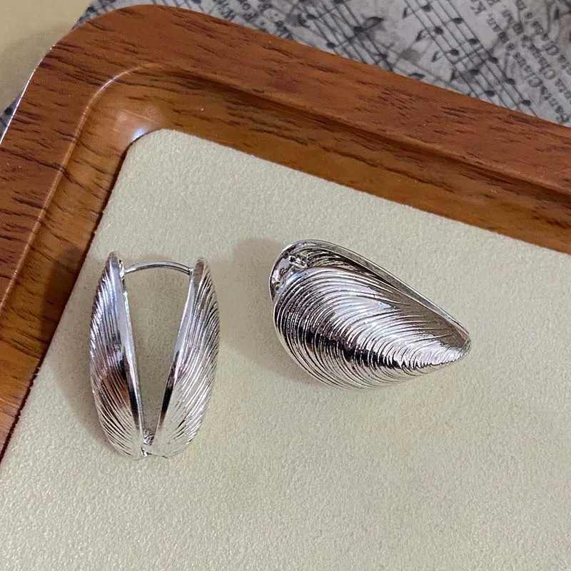 Vintage Metal Shell Stud Earrings for Women Punk Silver Color Texture Geometric Irregular Ear Buckle Jewelry Party Gift Y250510