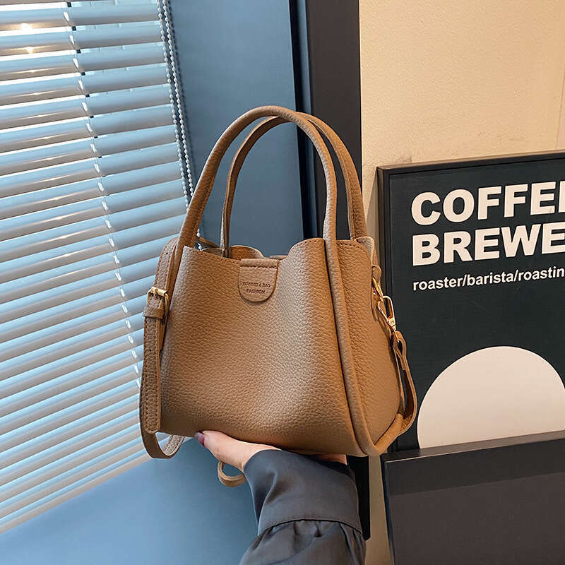 Litchi pattern hand-held bucket for women 2025 new Korean version, popular live streaming, high-end single shoulder crossbody bag