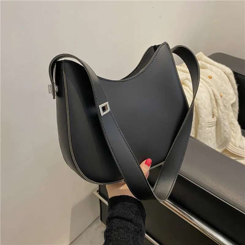 PU Leather Fashion Design Crossbody For Women Summer Travel Shoulder Bags Large Capacity Handbags And Purse Armpit Hobo Bag