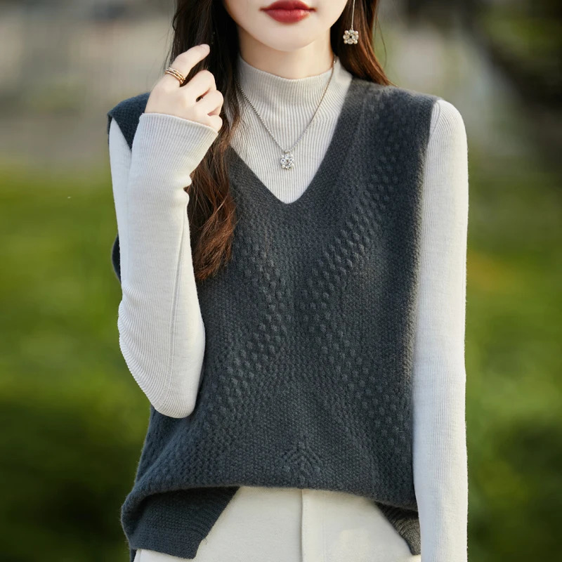 2024 Autumn And Winter Vneck Vest Womens Hollow Sexy Loose Knit Sweater Fashionable Versatile Tshirt NJR459 250506