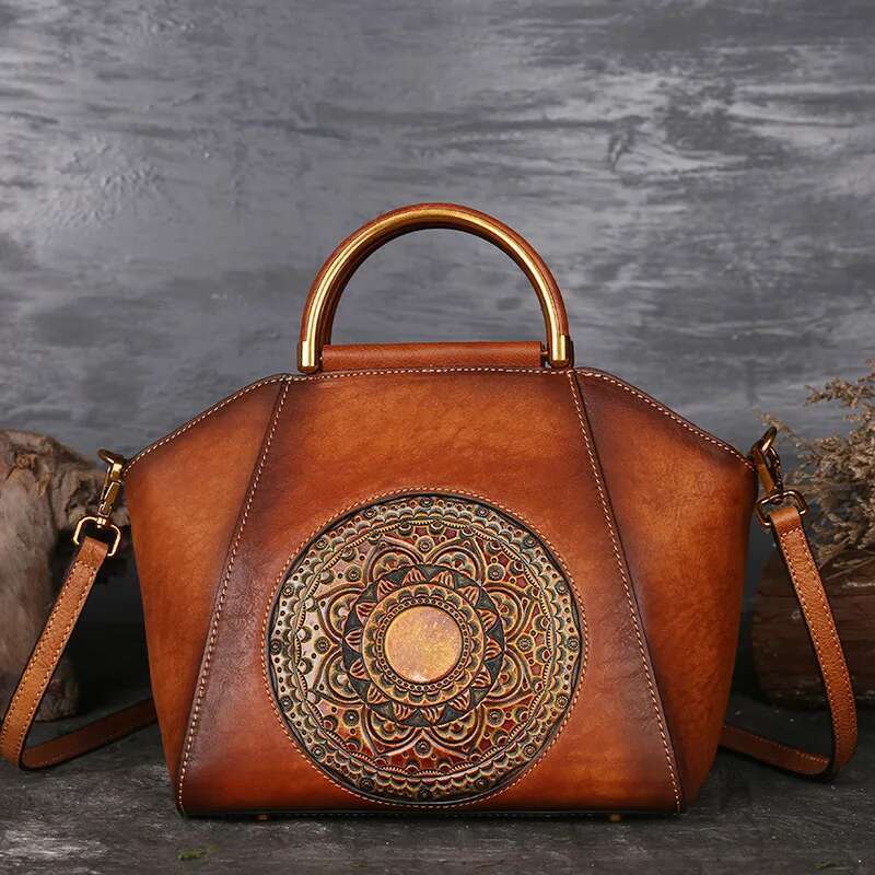 Designer Bag 2025 Genuine Emed Leather Messenger Top Handle Bag Retro Handbag Totem Pattern High Quality Natural Skin Women Shoulder Tote Bags Luxury 