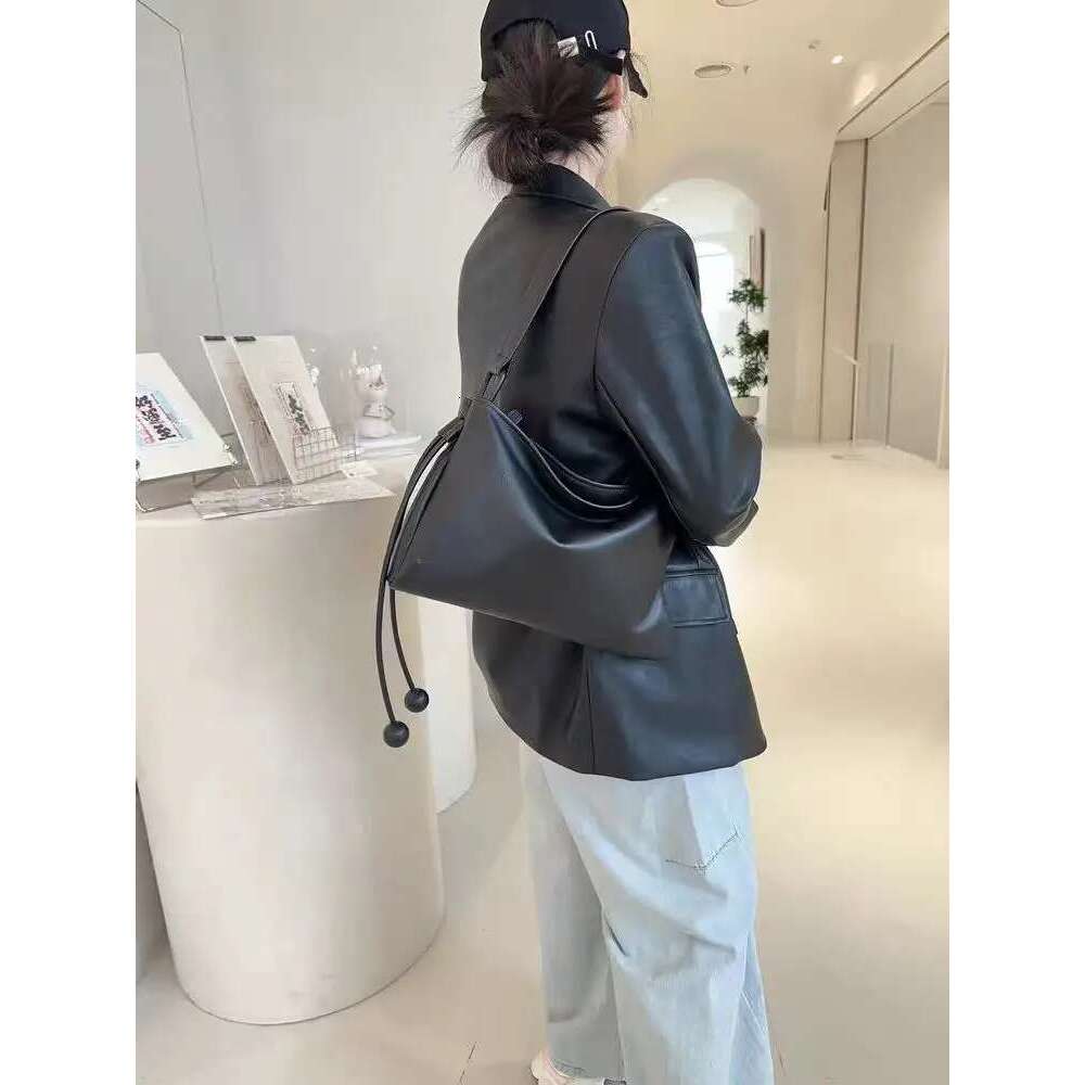 Sheepskin armpit for women's European station 2025 new simple and casual shoulder bag, soft leather crossbody bag trend