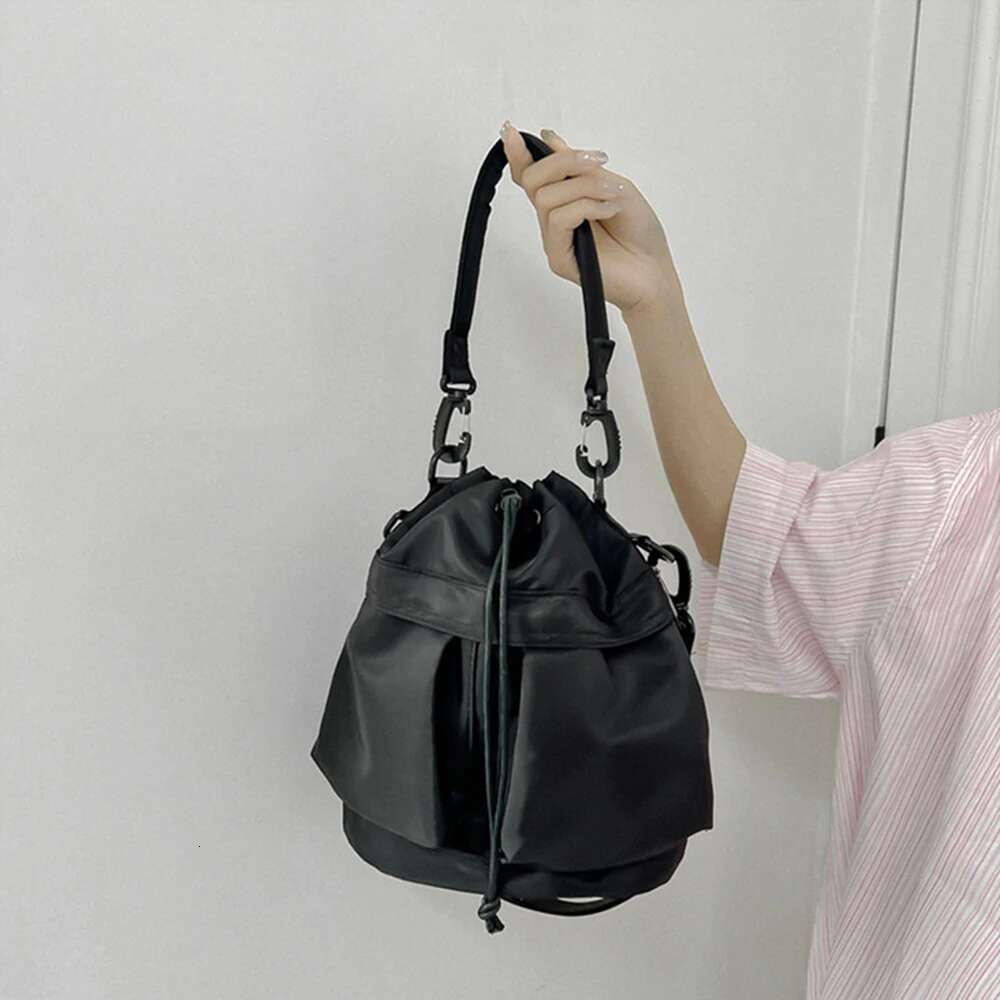 Fashion Drawstring Pleated Bucket Lightweight Causal Nylon Shoulder Bag Large Capacity Crossbody Bags Women Portable Handbag