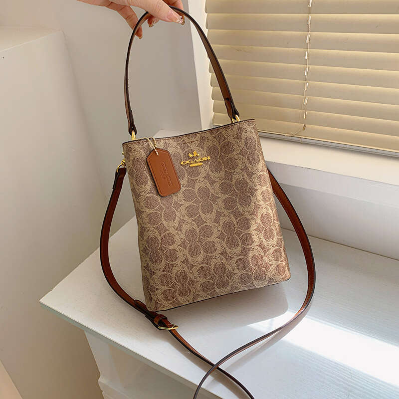 2025 Autumn/Winter New Bucket Women's Fashion Printed Handbag Versatile Large Capacity Shoulder Bag