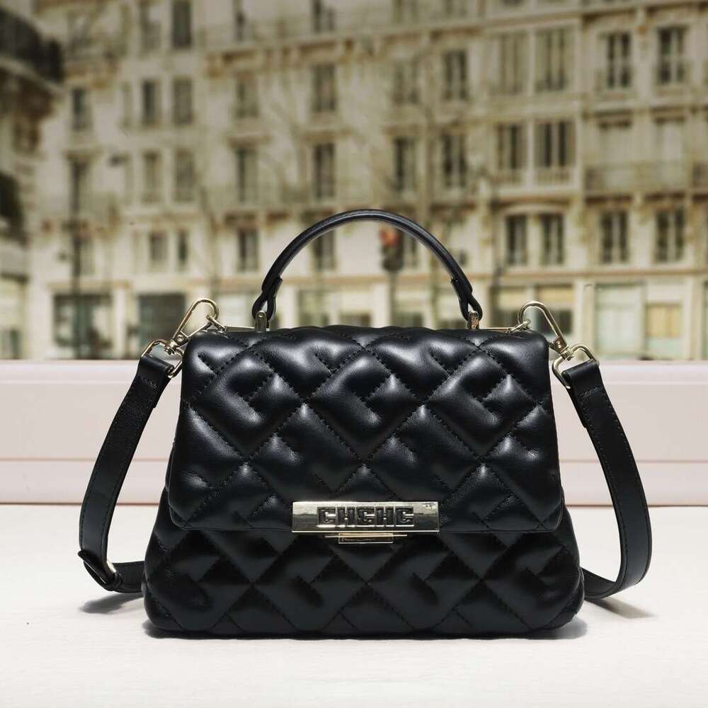 CHHC premium shoulder with real texture, fashionable and trendy handbag, versatile crossbody bag for daily commuting