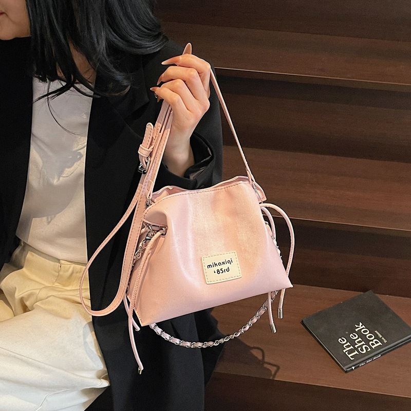 Korean Fashion Handheld Bucket Women's 2025 Summer New Light Luxury Western Style Shoulder Casual Crossbody Bag