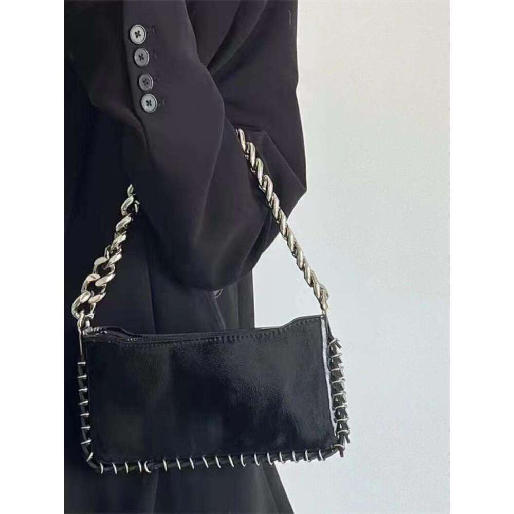 Niche fashion chain 2025 new high-end glossy small square casual armpit Tongqin crossbody bag