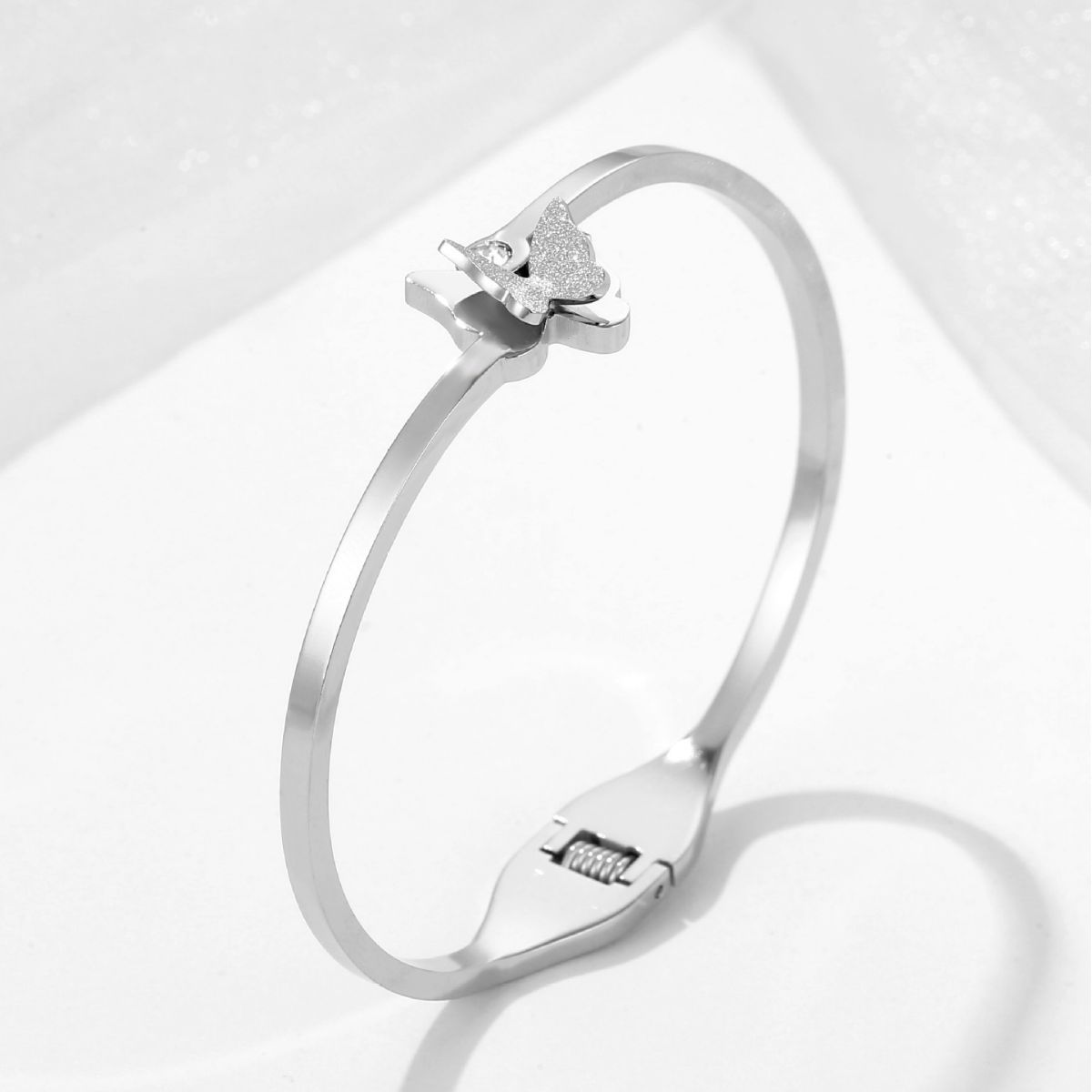 Fashion Gold-Plated Butterfly Open Bangle with Zircon, Non-Fading Stainless Steel, Matte Finish, Perfect Women's Bracelet Wholesale