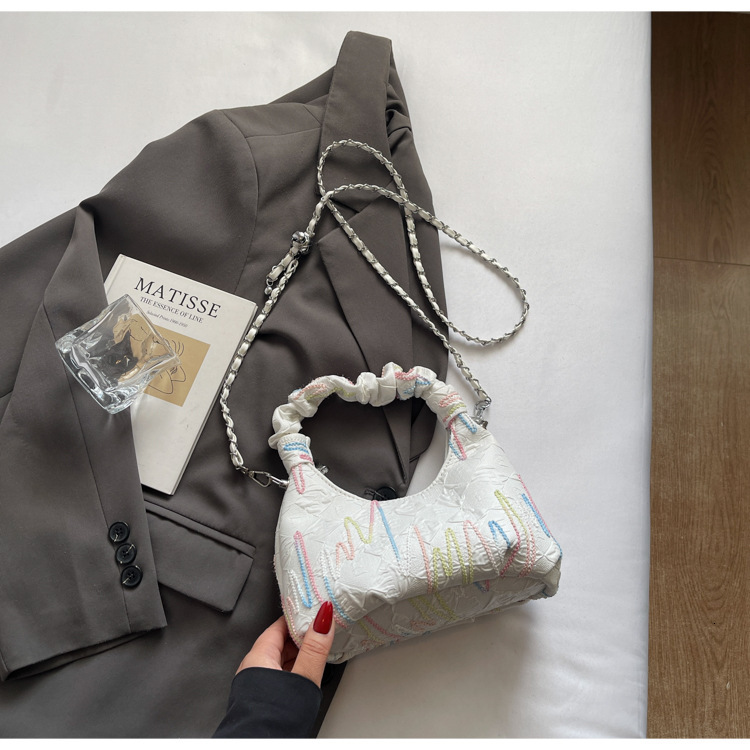Fashionable pleated hand-held small women's 2025 summer new Korean version chain shoulder commuting crossbody bag