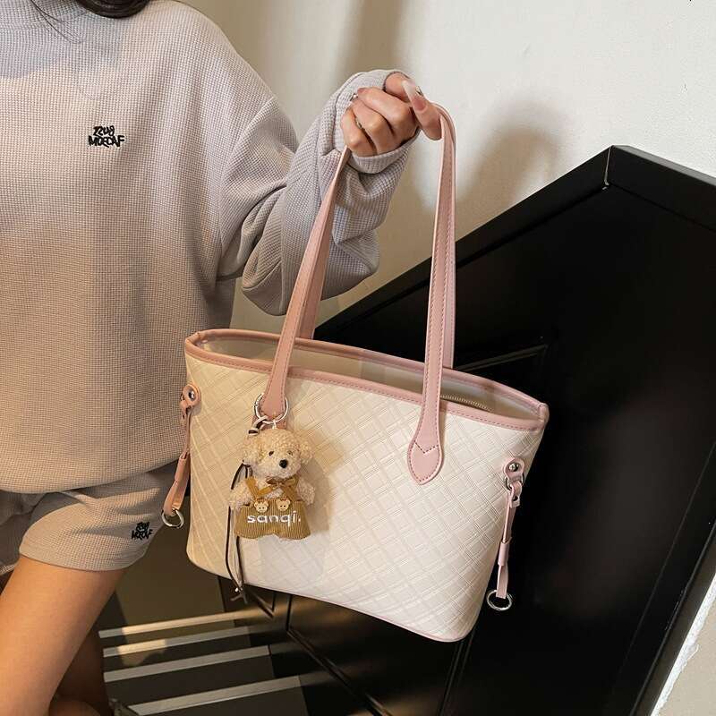 High end and large capacity 2025 new style for women, fashionable commuting shoulder bag, internet famous tote bag