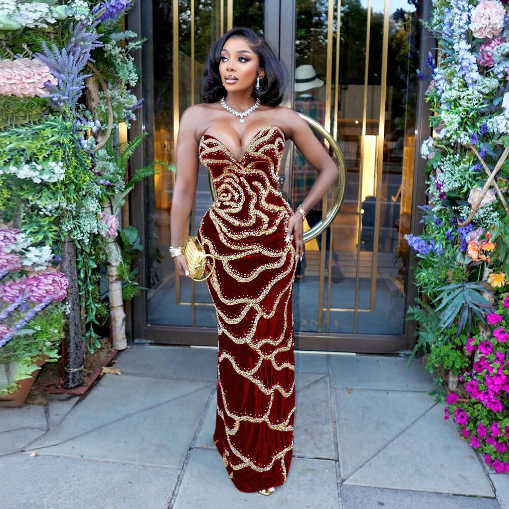 European and American high-end banquet long host feminine V-neck strapless dress, women's 2025 new casual fashion trend clothing