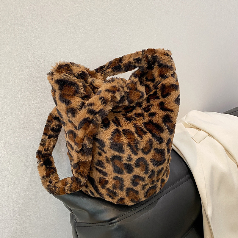 Style Free Delivery Designer Bag Winter Leopard Print Plush For Women 2025 New Fashionable Hand Held Bucket Bag High End Korean Version Single Shoulde