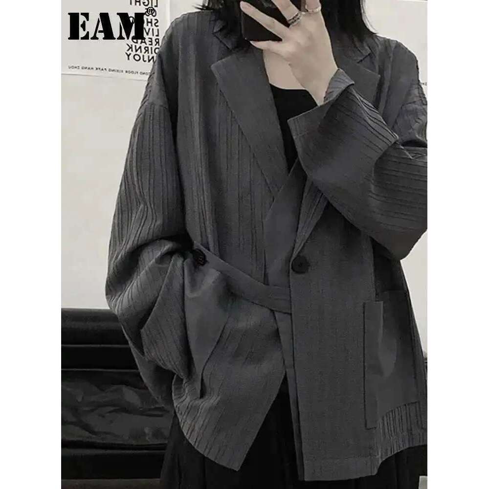 EAM Gray Spliced Pleated Personality Blazer Women New Lapel Long Sleeve Loose Fit Jacket Fashion Tide Spring Autumn 2025 30A1252