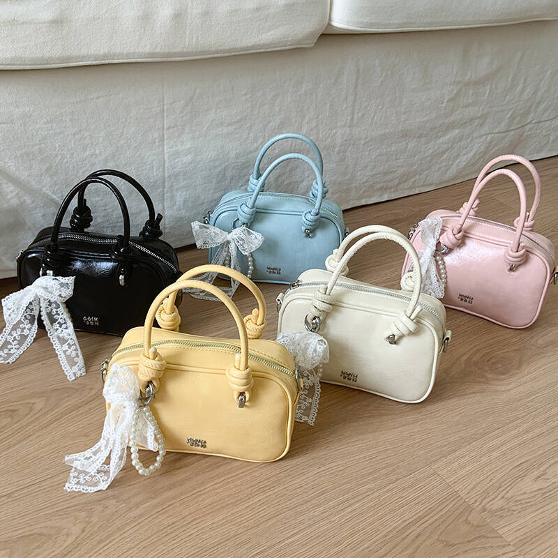 Light luxury hand-held small square women's 2025 summer new style temperament versatile shoulder internet famous trendy crossbody bag