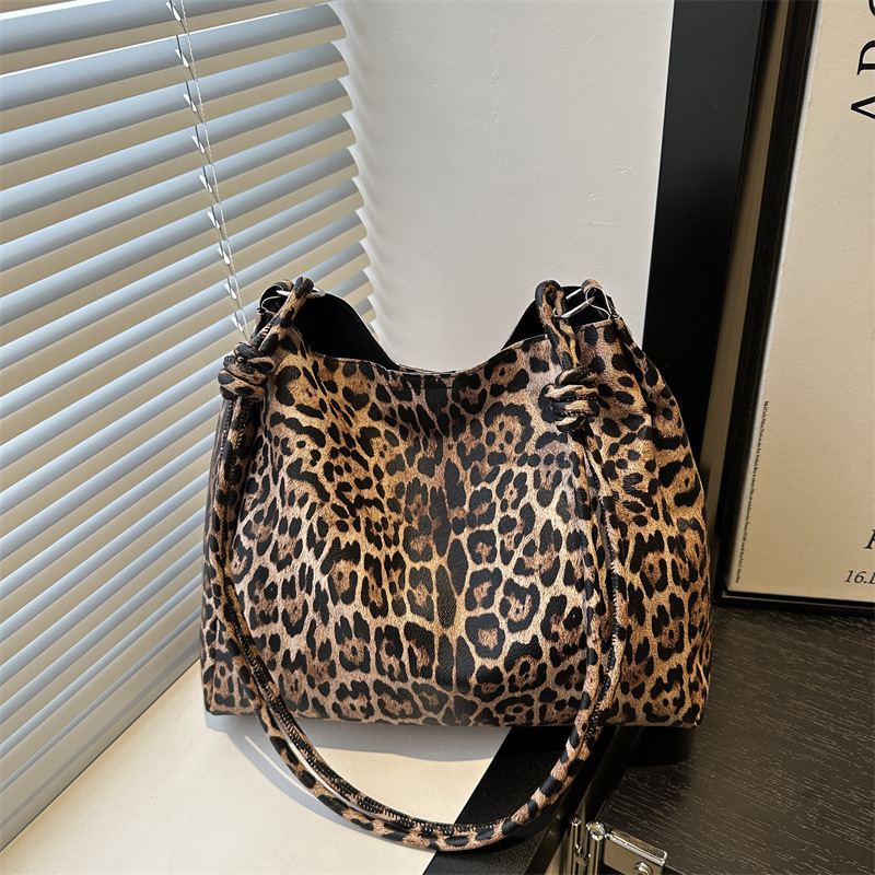 Free Delivery Designer Bag Large Capacity Large 2025 Winter New Stylish Korean Version Textured Shoulder Class Commuting Tote Bag For Women