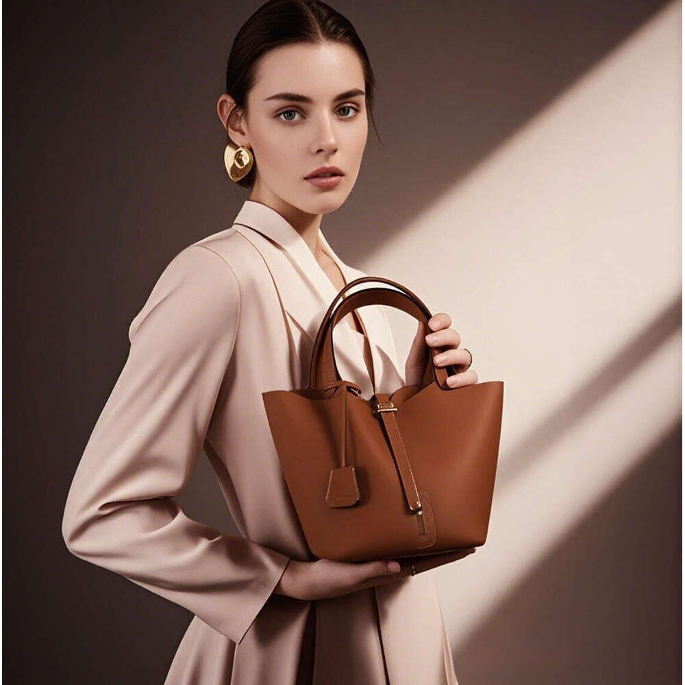 New water bucket, vegetable basket, women's leather top layer, hand-held mommy bride's wedding bag, high-end silk scarf