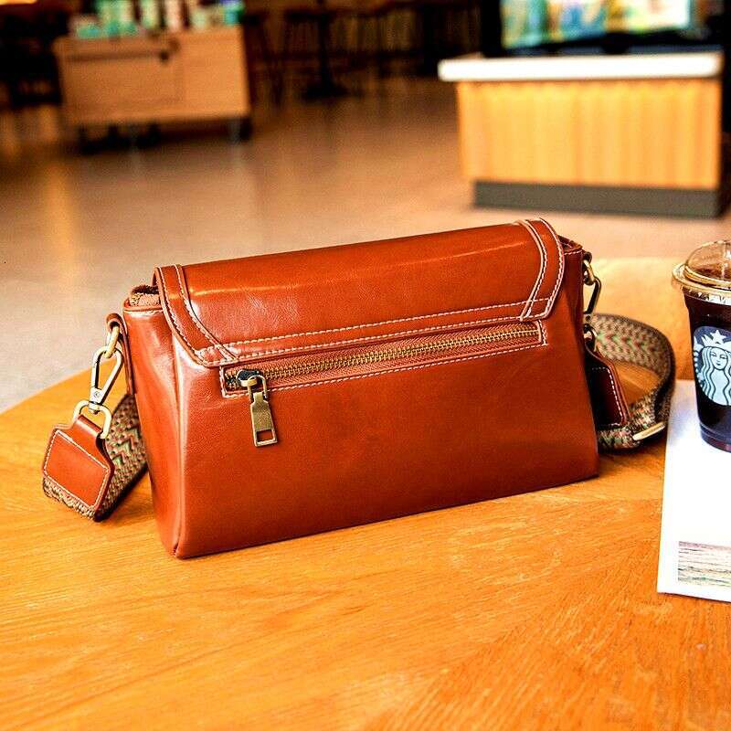 Genuine leather women's 2025 new fashionable cowhide versatile commuting simple and stylish small square bag single shoulder crossbody bag
