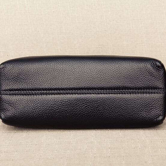 Pure 2025 New High end Genuine Leather Single Shoulder Crossbody Women's Lightweight and Versatile Handheld Large Capacity Bag
