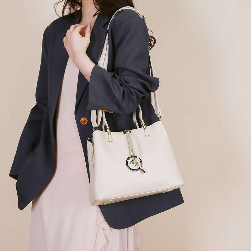 High quality handbag, hand-held women's new birthday gift, large capacity crossbody bag, practical bag for mothers