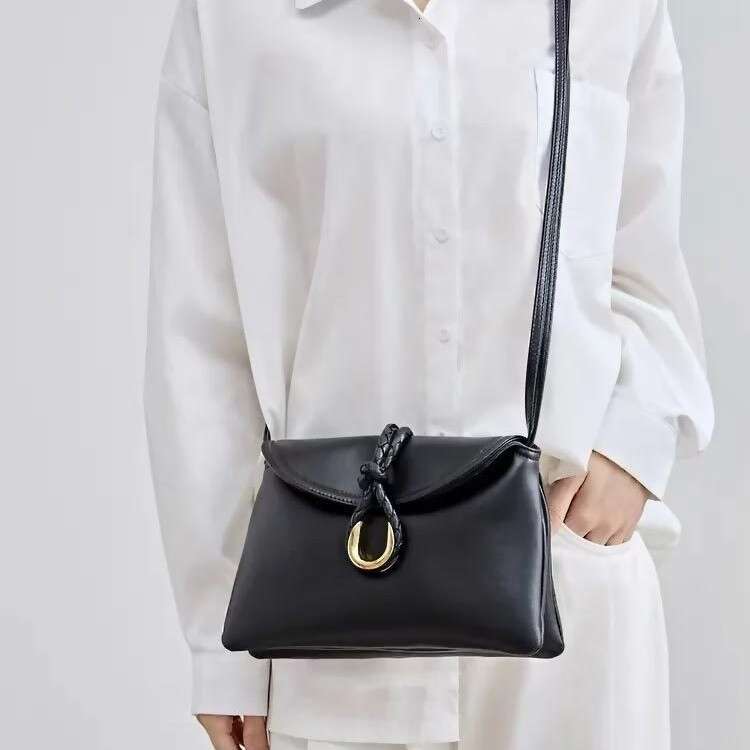Designer New Smooth Leather Envelope Texture Handbag Liberta Knitted Commuter Shoulder Cross Bag