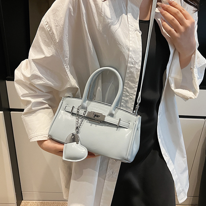 2025 summer new niche design handbag fashionable commuting shoulder crossbody high-end sense bag
